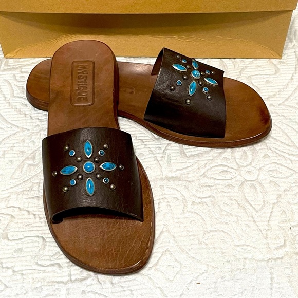 MYSTIQUE embellished studded brown leather slide sandals NIB size 7 - Picture 1 of 8